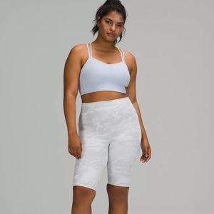 Lulu lemon  Wunder Under Short 10" 
Ribbed size 8
